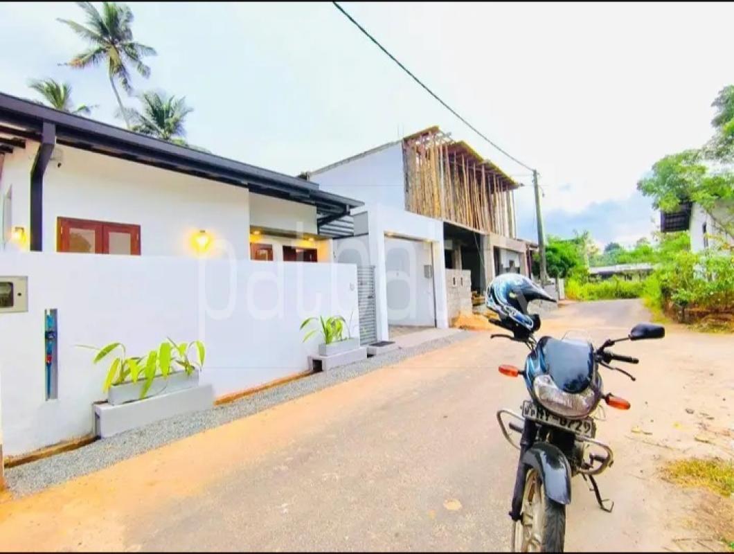 House for Sale in Athurugiriya