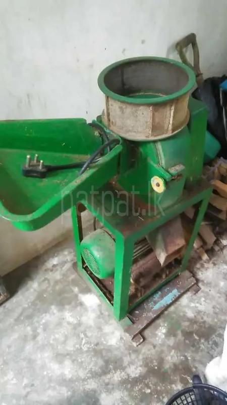 මිරිස් කෙටීමේ යන්ත්‍රයක් විකිණීමට ඇත. (Grinding Mill)