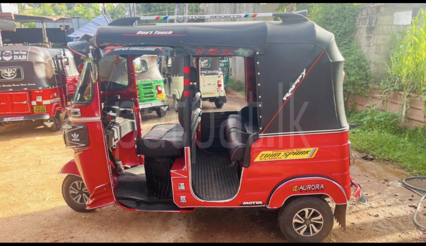 Bajaj 4 stroke 2015 - භාවිතා කරන ලද ත්‍රිරෝද රථය sale in Sri Lanka - patpat.lk