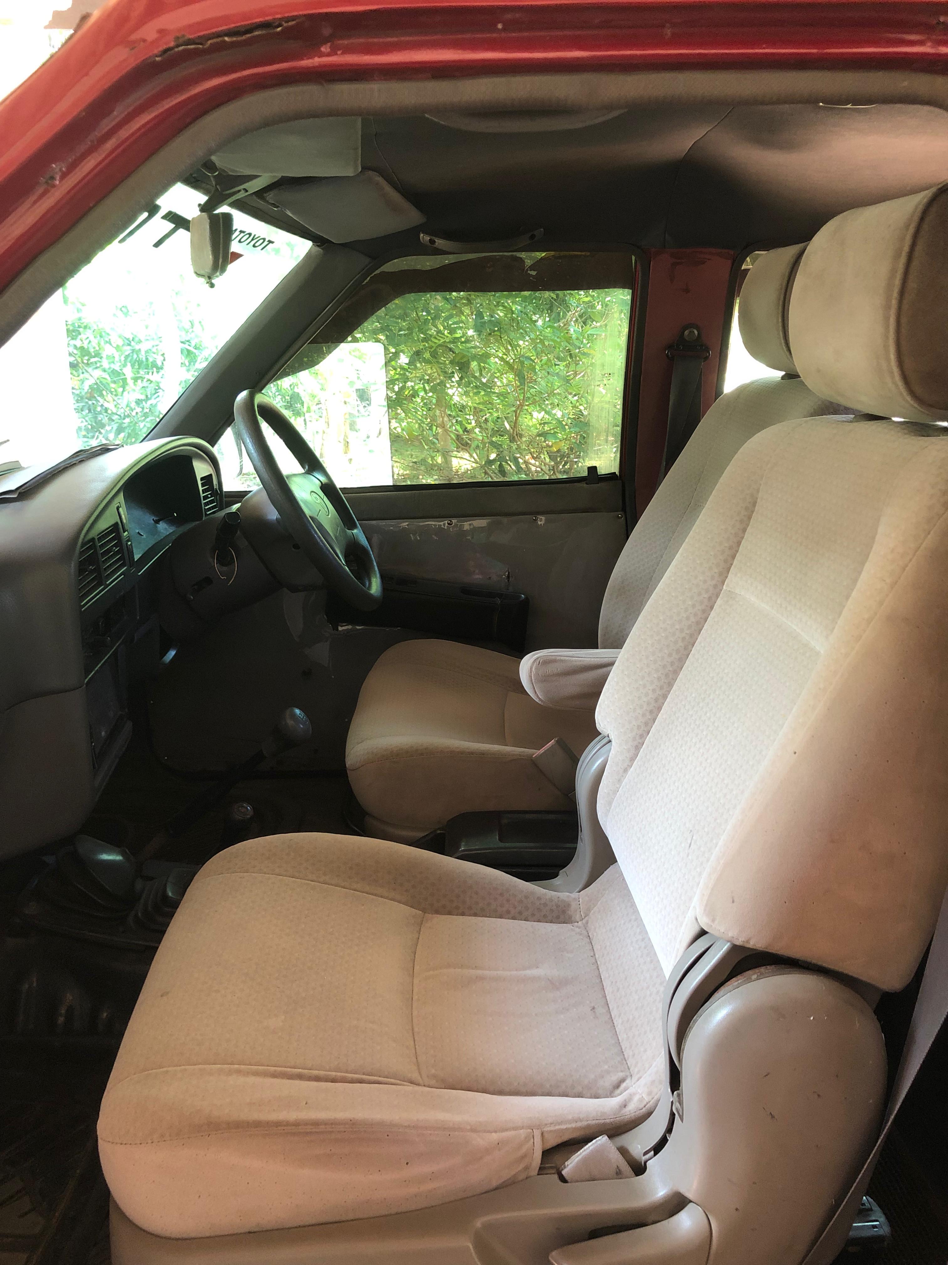 Toyota Hilux 1988 - භාවිතා කරන ලද භාණ්ඩ ප්‍රවාහන sale in Sri Lanka - patpat.lk