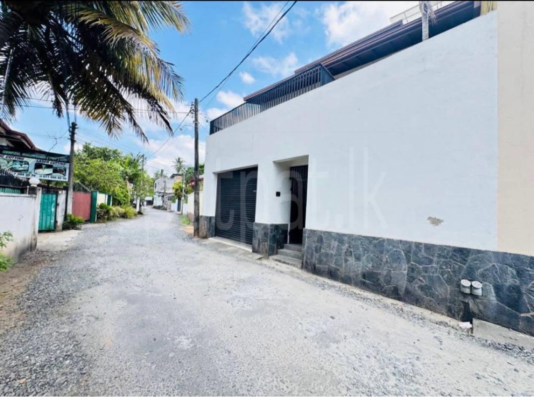 House for Sale in Boralesgamuwa ads-image-1