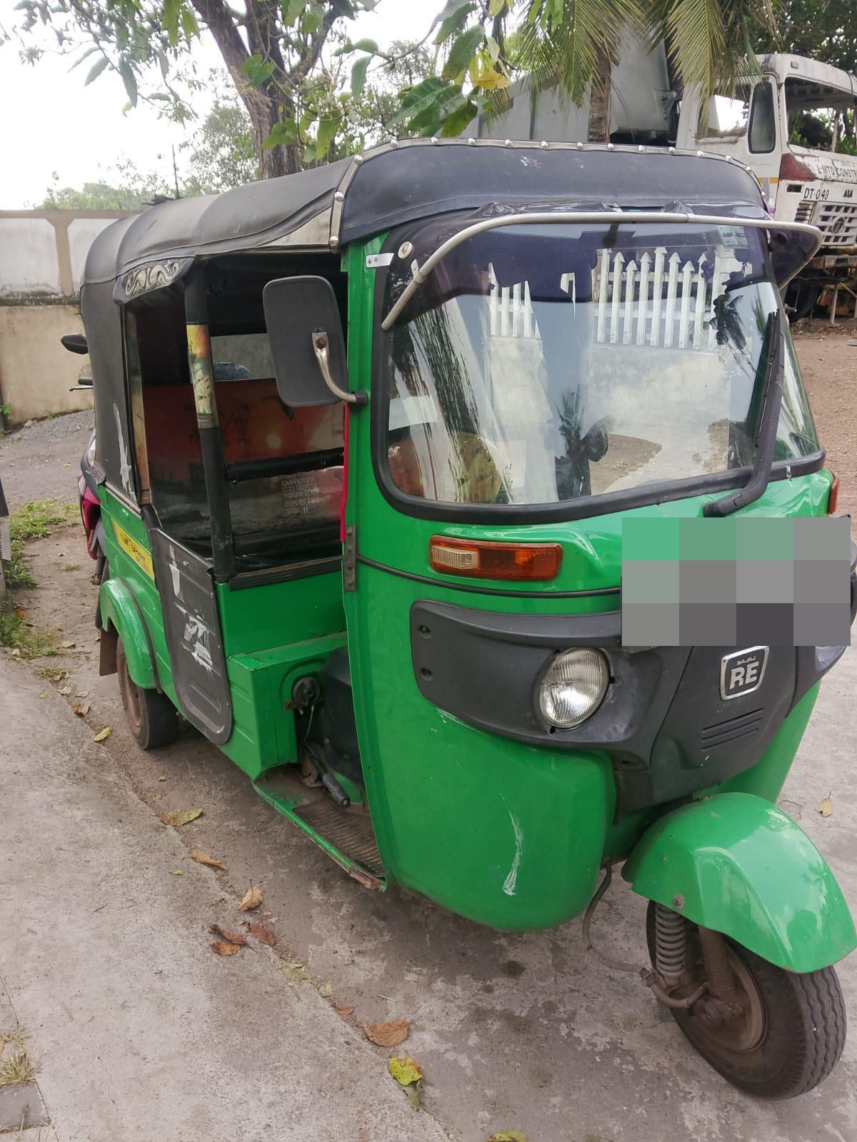 Bajaj Three Wheel 2015 - பயன்படுத்தப்பட்டது முச்சக்கர வண்டி sale in Sri Lanka - patpat.lk