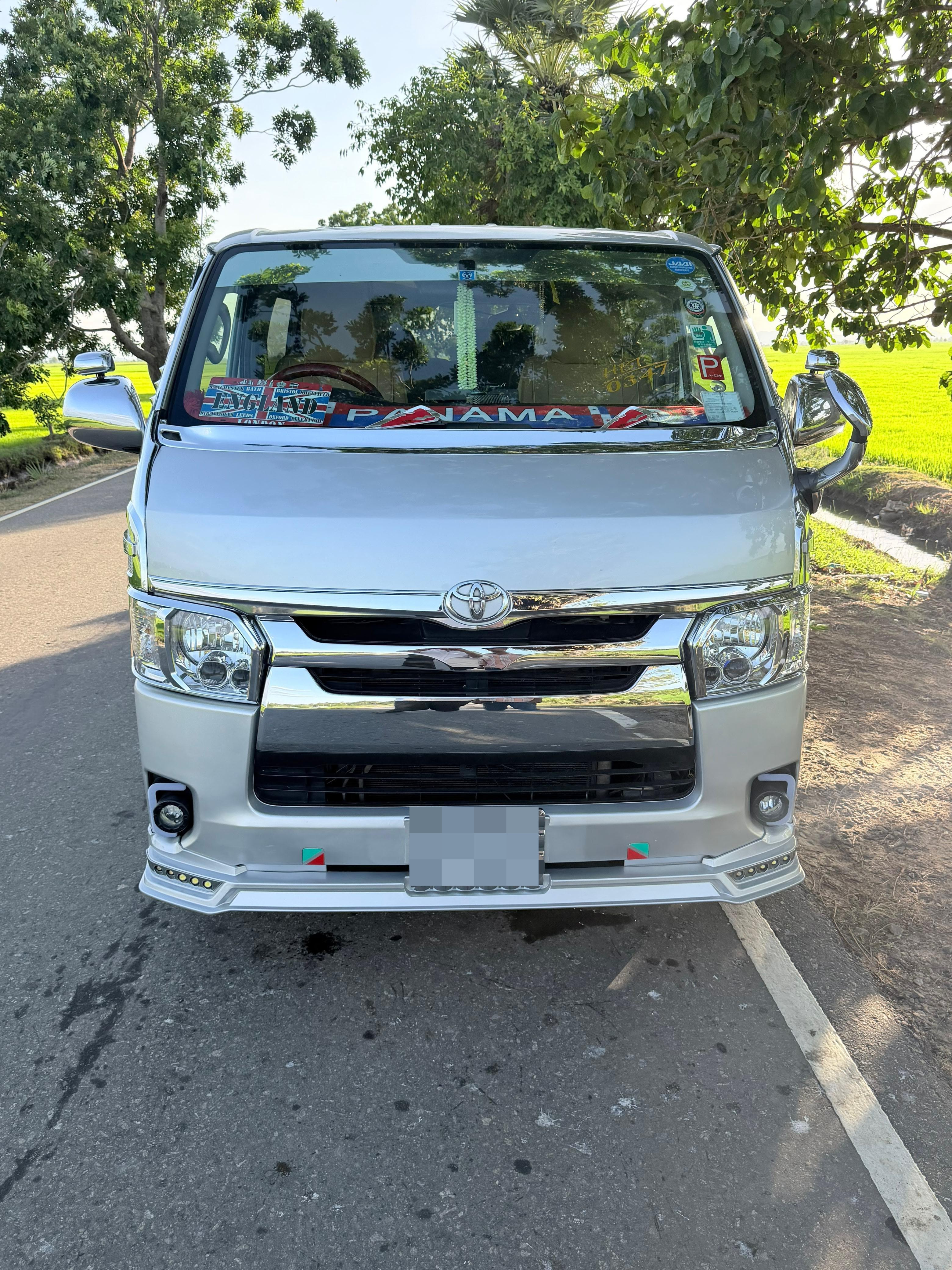 Toyota Hiace 2007 - பயன்படுத்தப்பட்டது வேன் sale in Sri Lanka - patpat.lk
