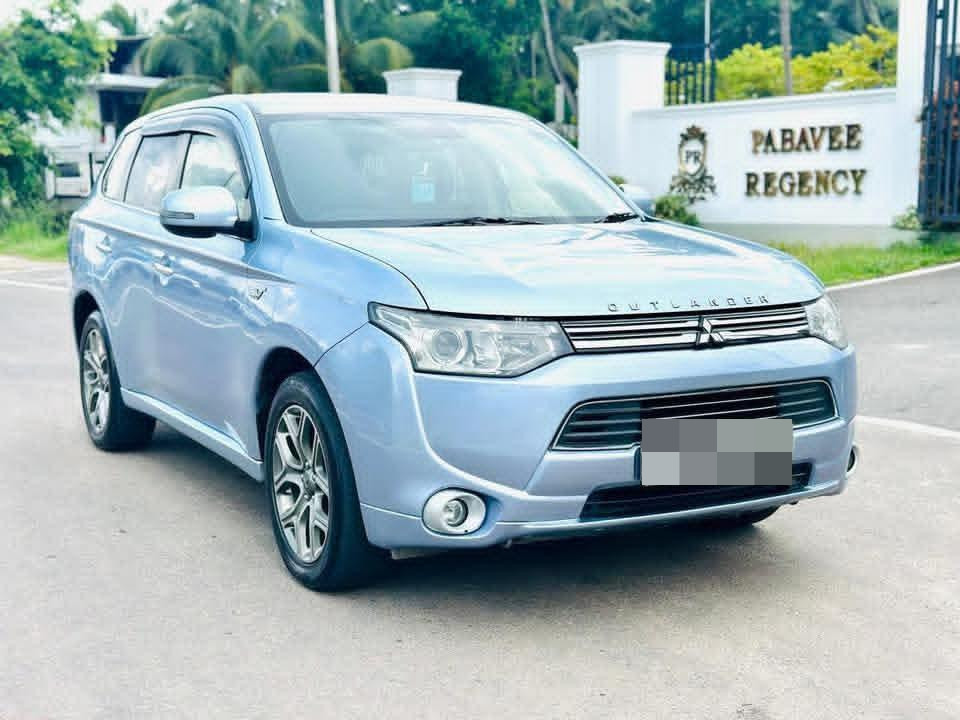 Mitsubishi Outlander 2017 - பயன்படுத்தப்பட்டது SUV sale in Sri Lanka - patpat.lk