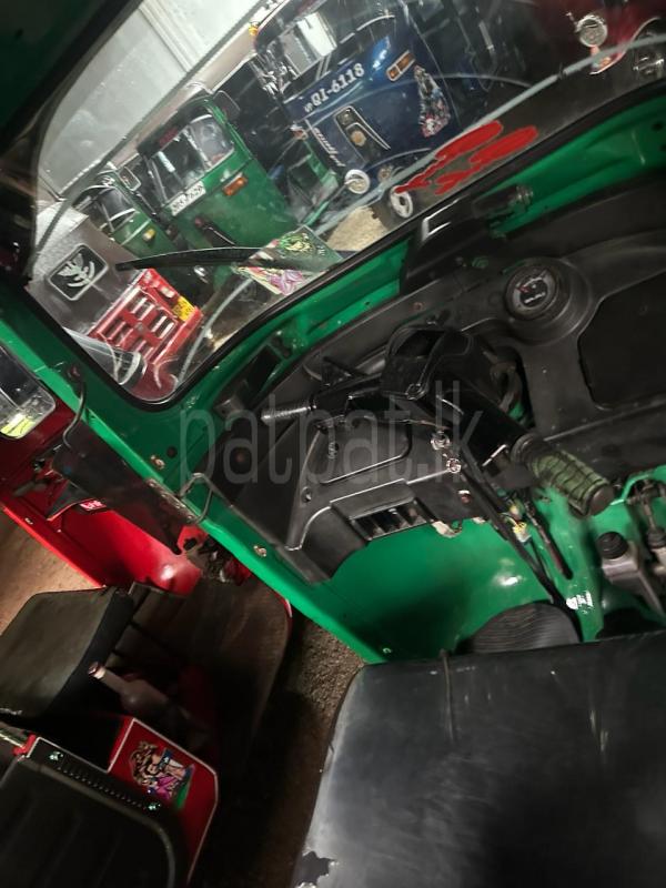 Bajaj 4 stroke 2015 - பயன்படுத்தப்பட்டது முச்சக்கர வண்டி sale in Sri Lanka - patpat.lk