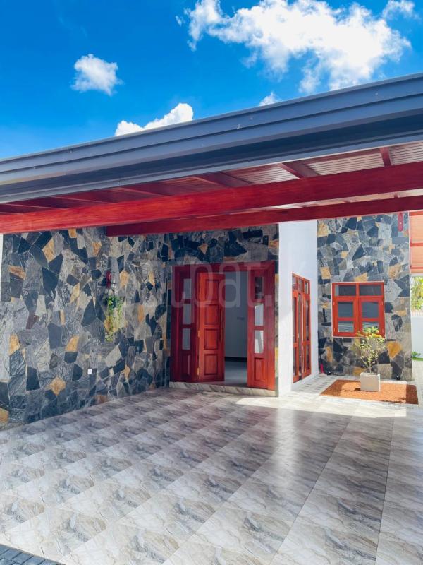 House for Sale in Athurugiriya