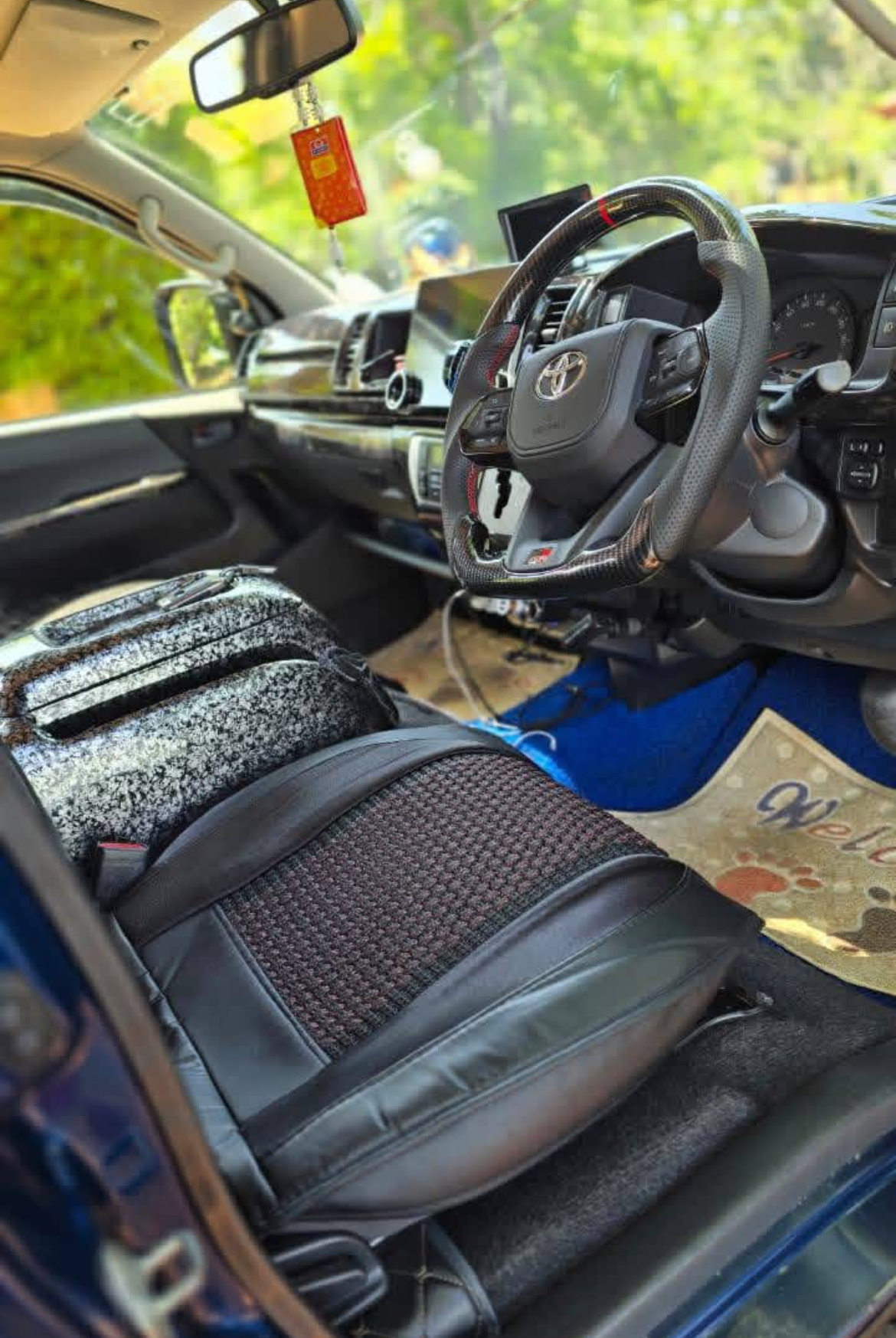 Toyota Hiace 2015 - பயன்படுத்தப்பட்டது வேன் sale in Sri Lanka - patpat.lk