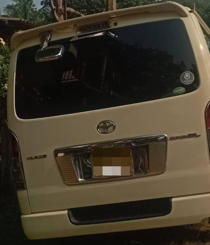 Toyota Hiace 2011 - பயன்படுத்தப்பட்டது வேன் sale in Sri Lanka - patpat.lk