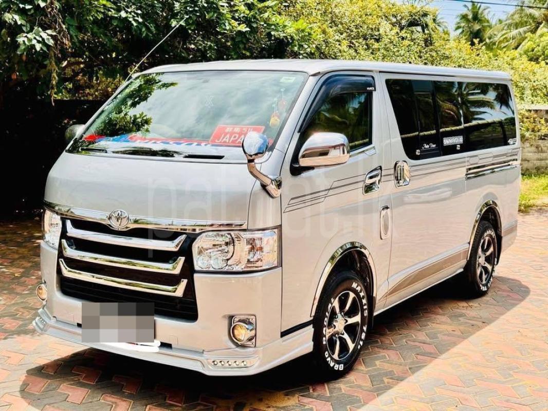 Toyota Hiace 2011 - பயன்படுத்தப்பட்டது வேன் sale in Sri Lanka - patpat.lk