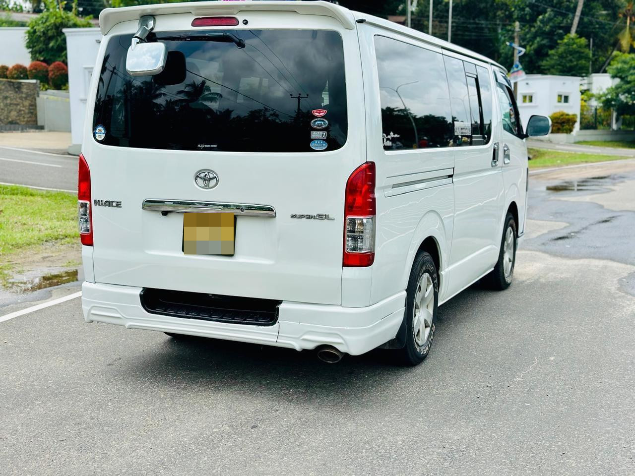 Toyota Hiace 2011 - பயன்படுத்தப்பட்டது வேன் sale in Sri Lanka - patpat.lk