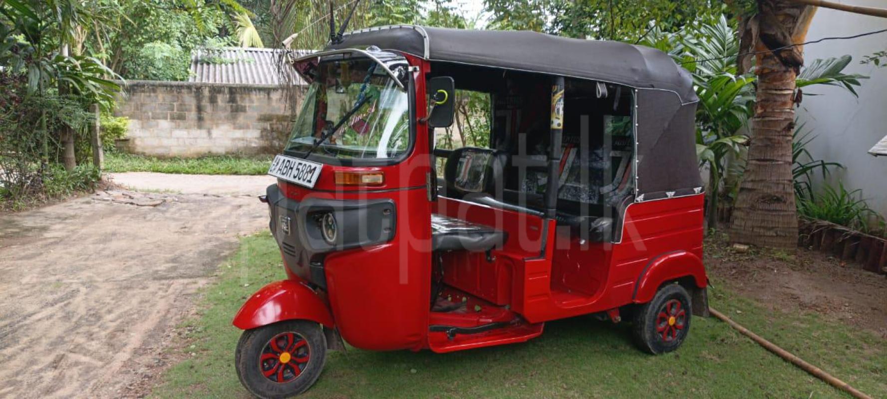 Bajaj Three Wheel 2015 - பயன்படுத்தப்பட்டது முச்சக்கர வண்டி sale in Sri Lanka - patpat.lk