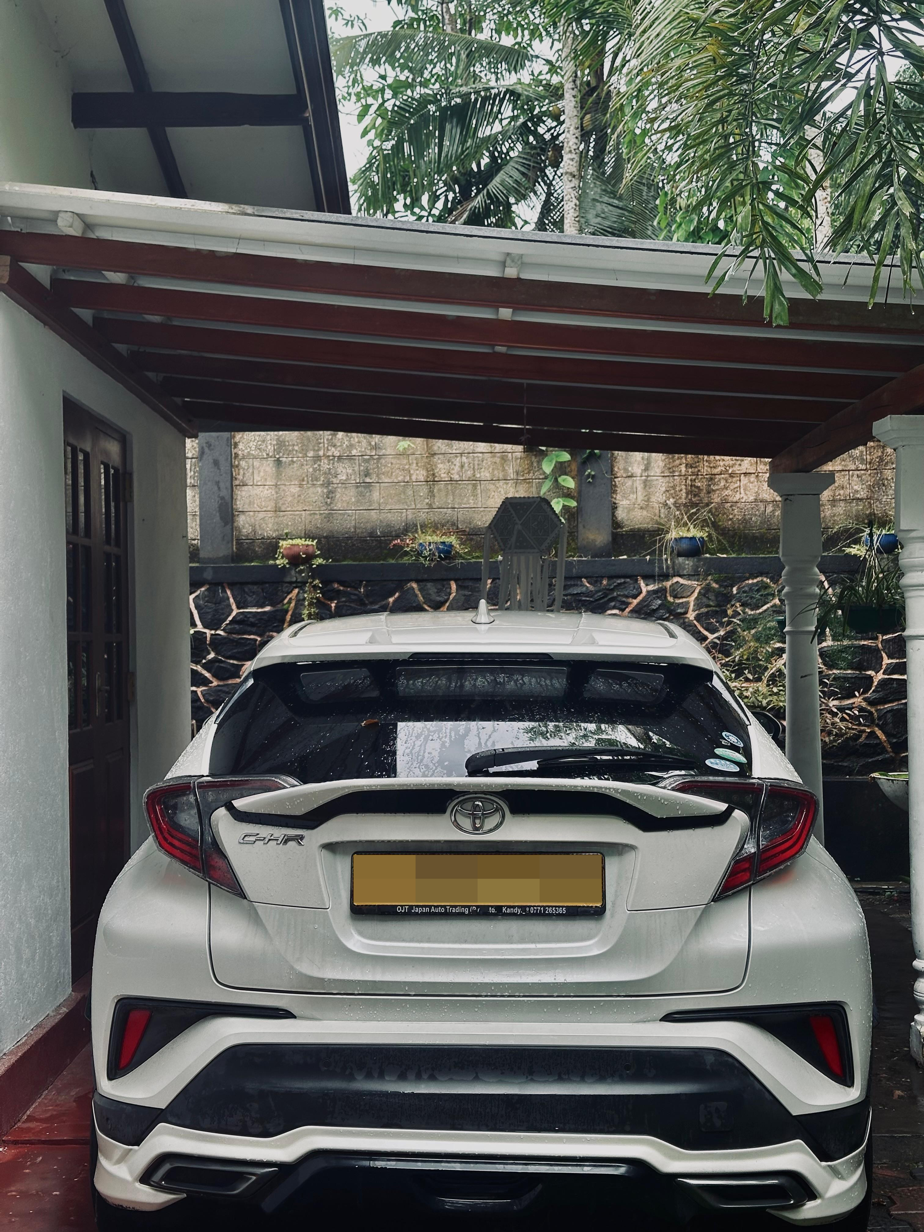 Toyota CHR 2017 - பயன்படுத்தப்பட்டது SUV sale in Sri Lanka - patpat.lk