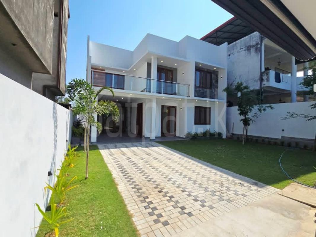 House for Sale in Athurugiriya