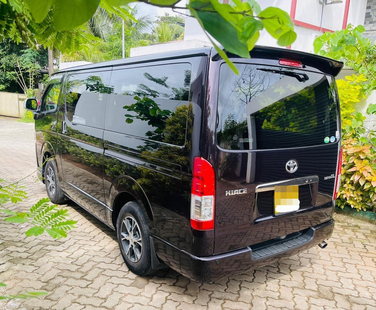 Toyota Hiace 2017 - Used Van sale in Sri Lanka - patpat.lk
