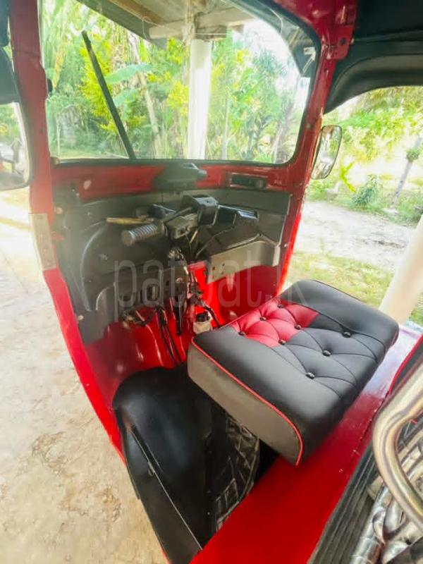 Bajaj Three Wheel 2015 - மறுசீரமைக்கப்பட்டது முச்சக்கர வண்டி sale in Sri Lanka - patpat.lk