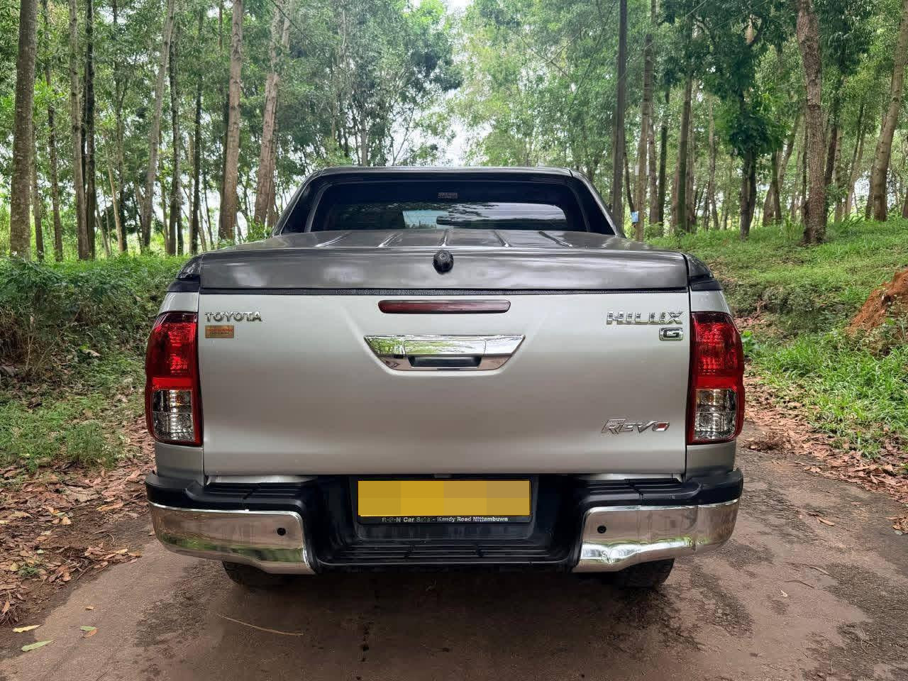 Toyota Hilux 2017 - பயன்படுத்தப்பட்டது சரக்கு போக்குவரத்து sale in Sri Lanka - patpat.lk