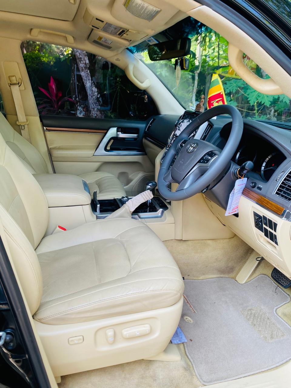 Toyota Land Cruiser 2015 - பயன்படுத்தப்பட்டது SUV sale in Sri Lanka - patpat.lk