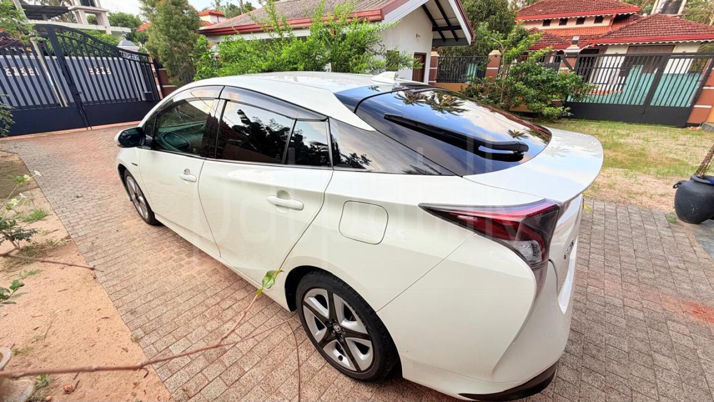 Toyota Prius 2016 - பயன்படுத்தப்பட்டது கார் sale in Sri Lanka - patpat.lk