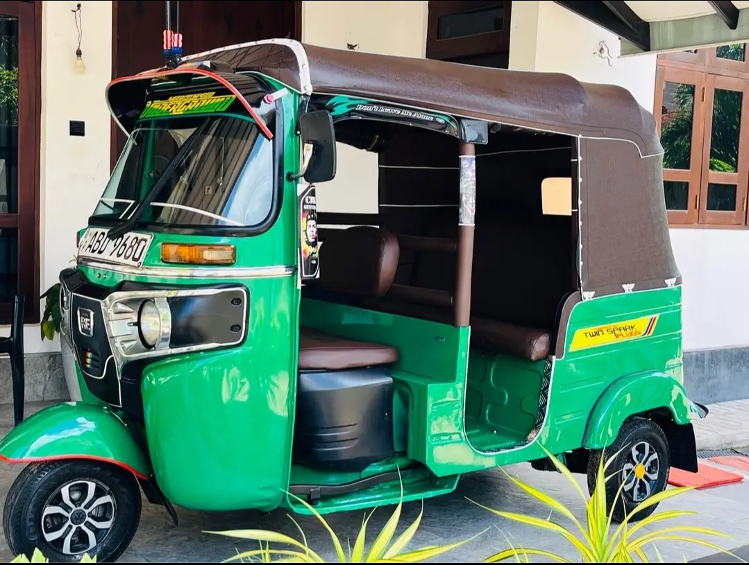 Bajaj Three Wheel 2015 - பயன்படுத்தப்பட்டது முச்சக்கர வண்டி sale in Sri Lanka - patpat.lk