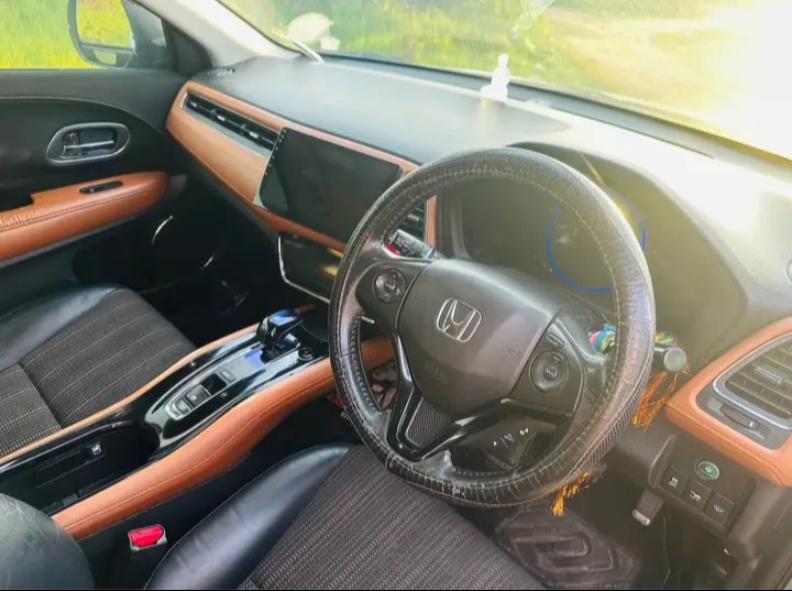 Honda Vezel 2014 - பயன்படுத்தப்பட்டது SUV sale in Sri Lanka - patpat.lk