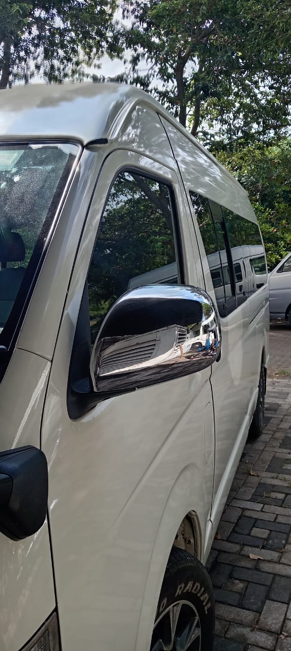 Toyota Hiace 2011 - භාවිතා කරන ලද වෑන් රථය sale in Sri Lanka - patpat.lk