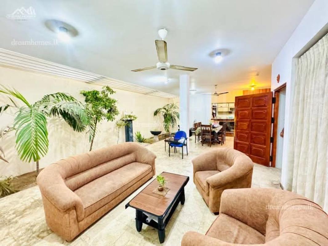 House for Sale in Kollupitiya (Colombo 03) ads-image-1