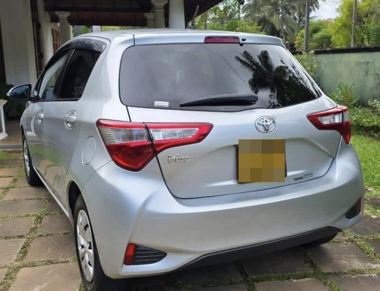 Toyota Vitz 2017 - பயன்படுத்தப்பட்டது கார் sale in Sri Lanka - patpat.lk