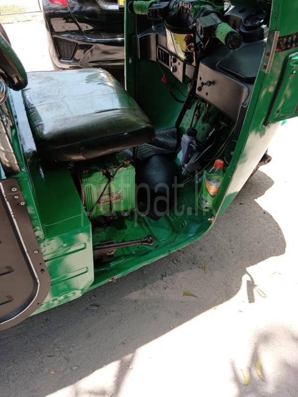 Bajaj Three Wheel 2012 - Reconditioned Three wheeler sale in Sri Lanka - patpat.lk