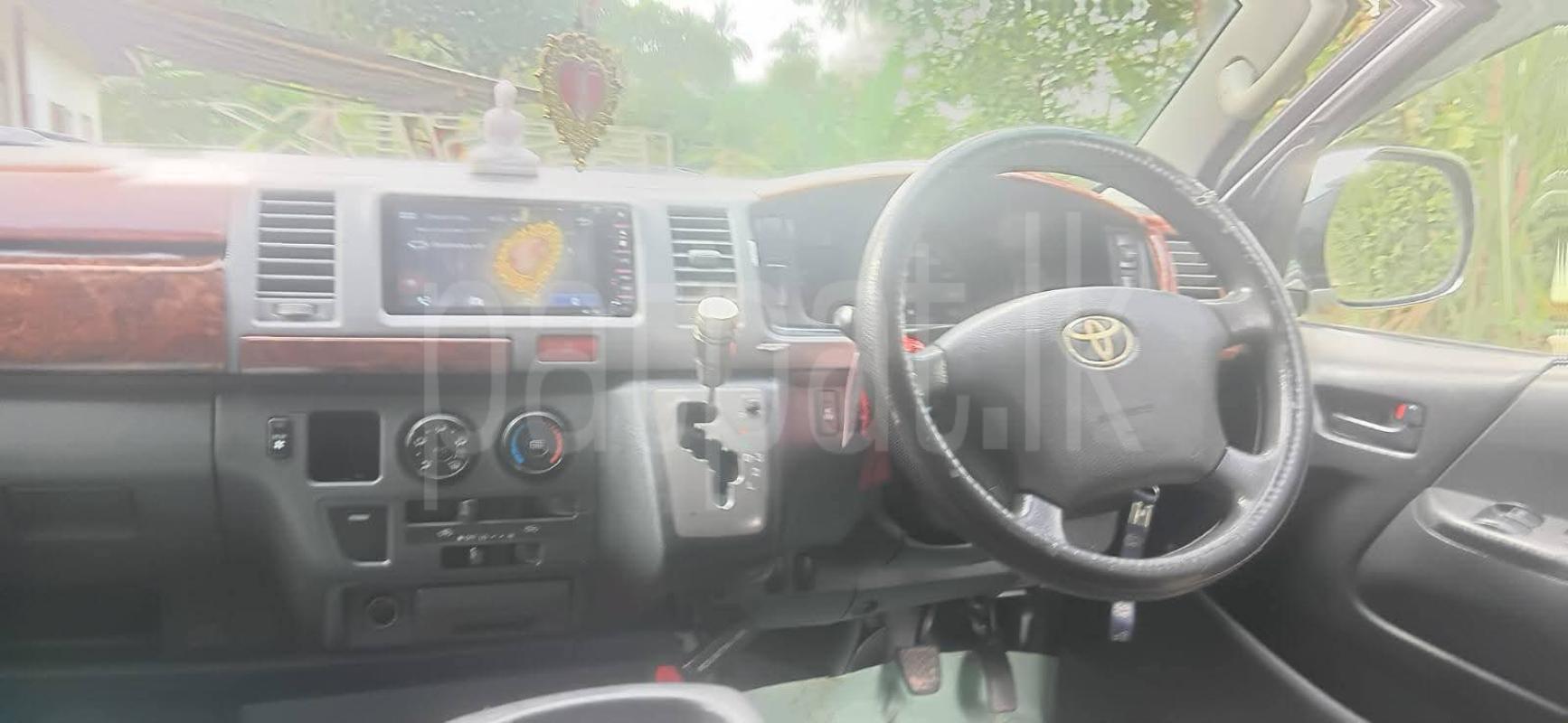Toyota Hiace 2004 - பயன்படுத்தப்பட்டது வேன் sale in Sri Lanka - patpat.lk