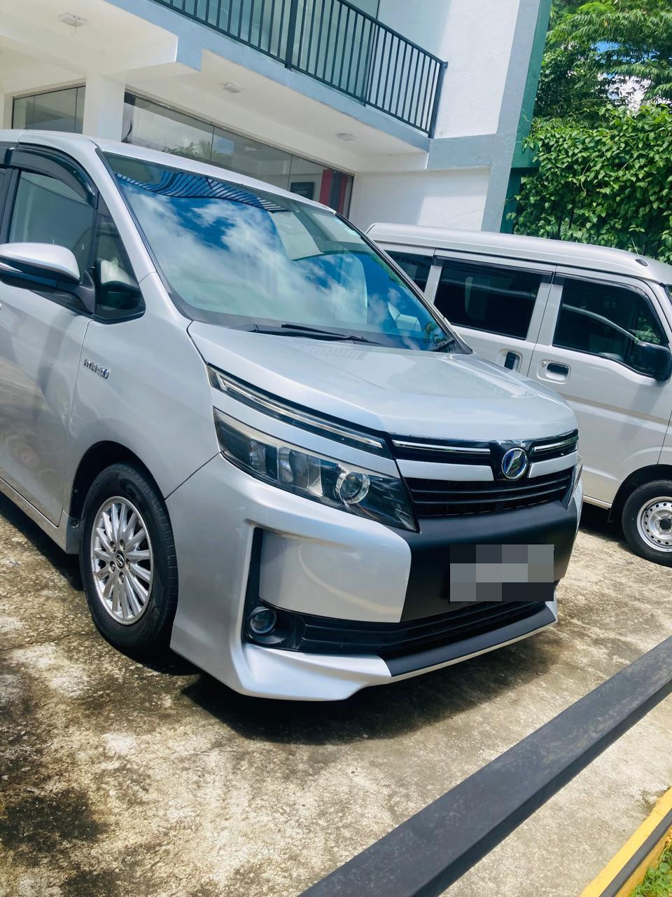 Toyota Voxy 2014 - Used Van sale in Sri Lanka - patpat.lk