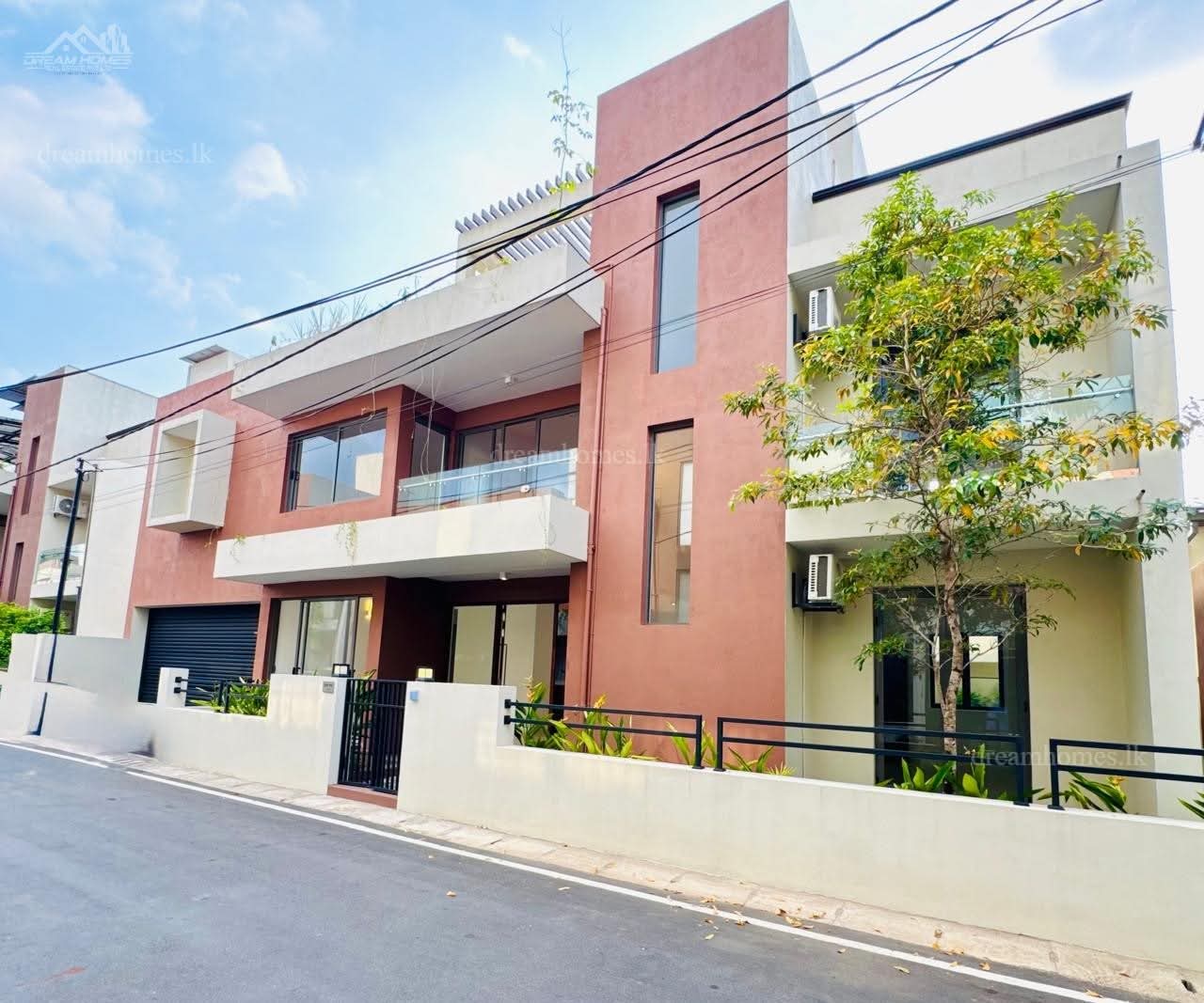House for Sale in Talawatugoda