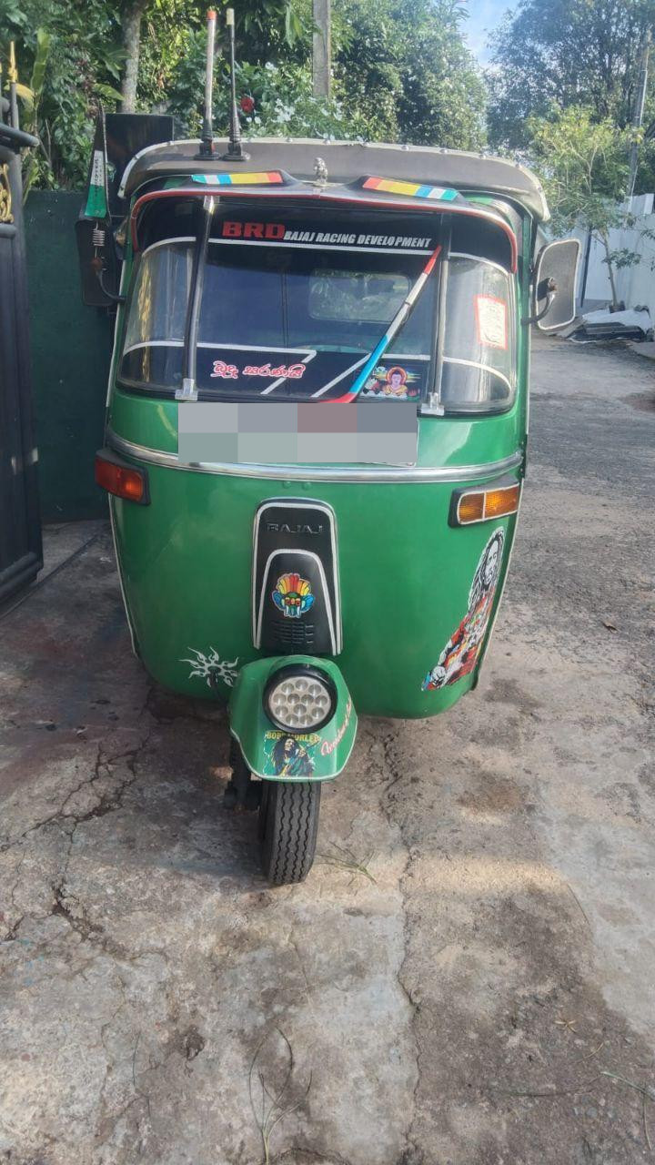 Bajaj Three Wheel 2008 ads-image-1