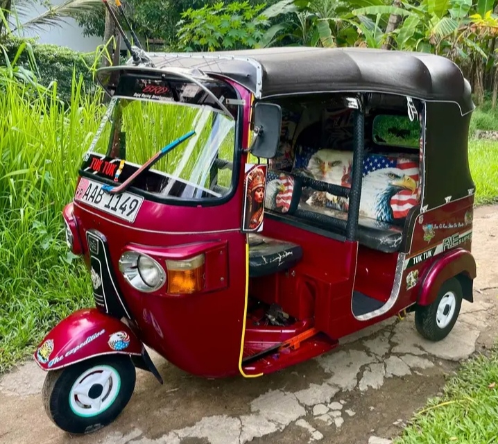 Bajaj 4 stroke 2012 - Reconditioned Three wheeler sale in Sri Lanka - patpat.lk