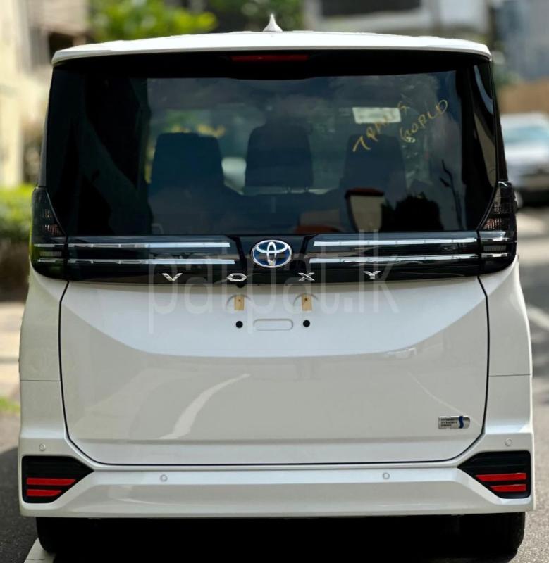 Toyota Voxy 2025 - சான்றளிக்கப்பட்டது வேன் sale in Sri Lanka - patpat.lk