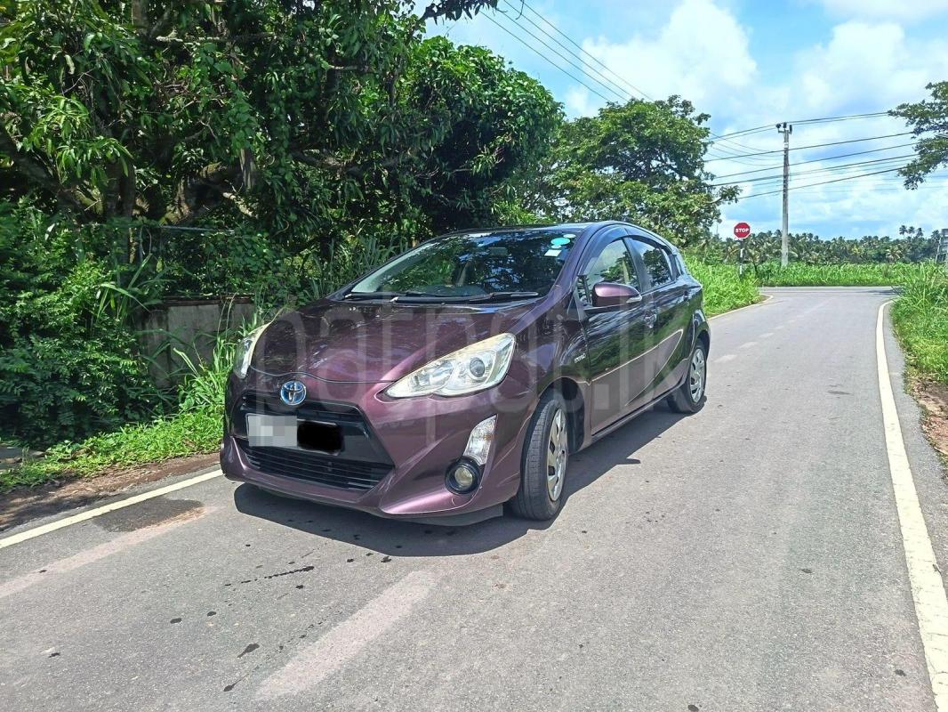 Toyota Aqua 2015 - பயன்படுத்தப்பட்டது கார் sale in Sri Lanka - patpat.lk