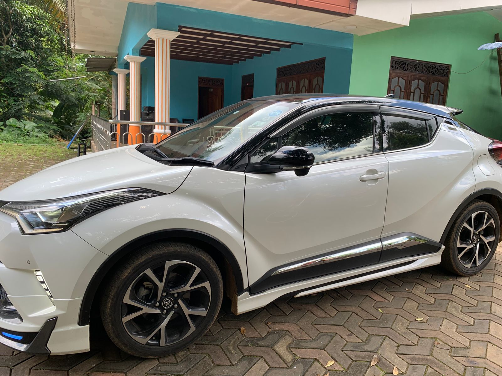 Toyota CHR 2018 - Used SUV sale in Sri Lanka - patpat.lk