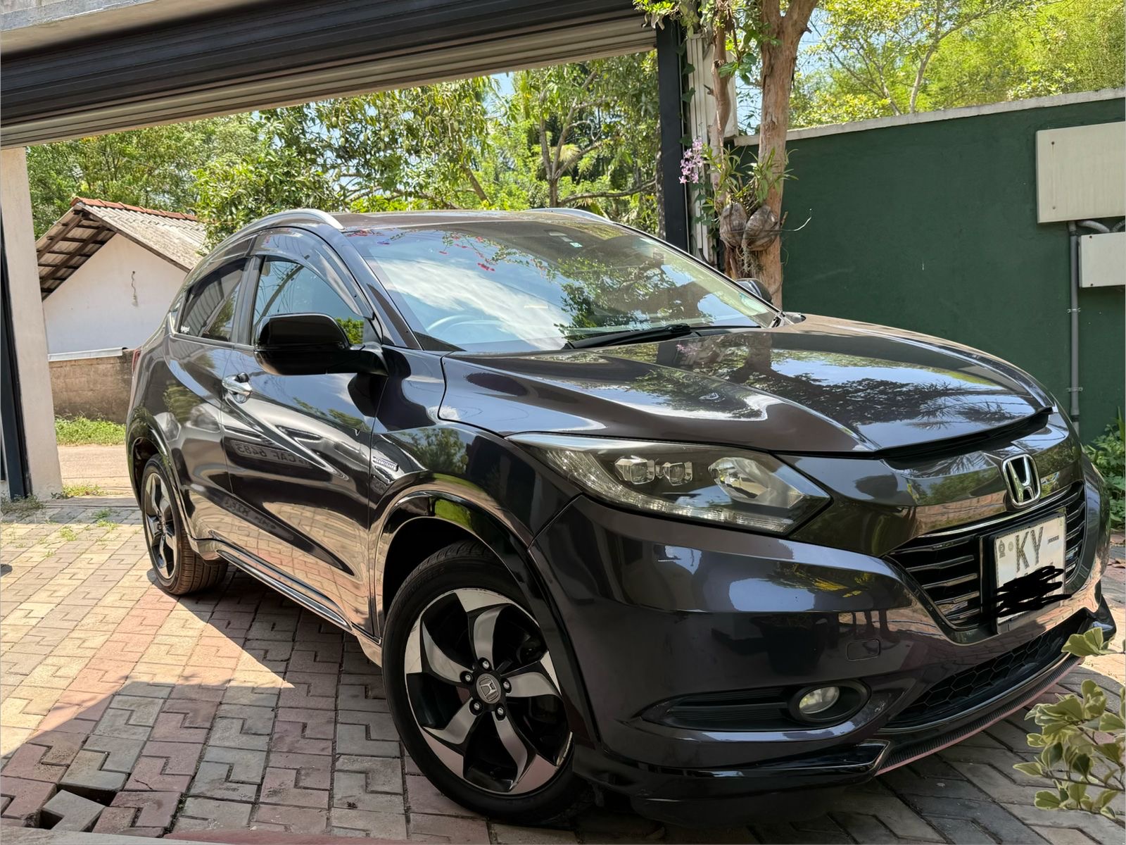 Honda Vezel 2013 - பயன்படுத்தப்பட்டது SUV sale in Sri Lanka - patpat.lk