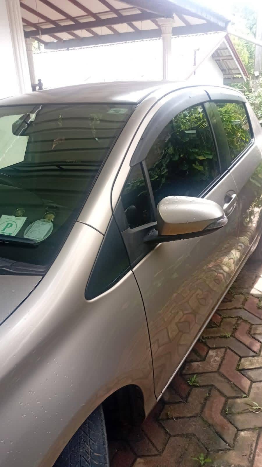 Toyota Vitz 2015 - பயன்படுத்தப்பட்டது கார் sale in Sri Lanka - patpat.lk