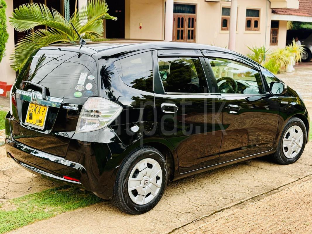 Honda Fit 2013 - பயன்படுத்தப்பட்டது கார் sale in Sri Lanka - patpat.lk