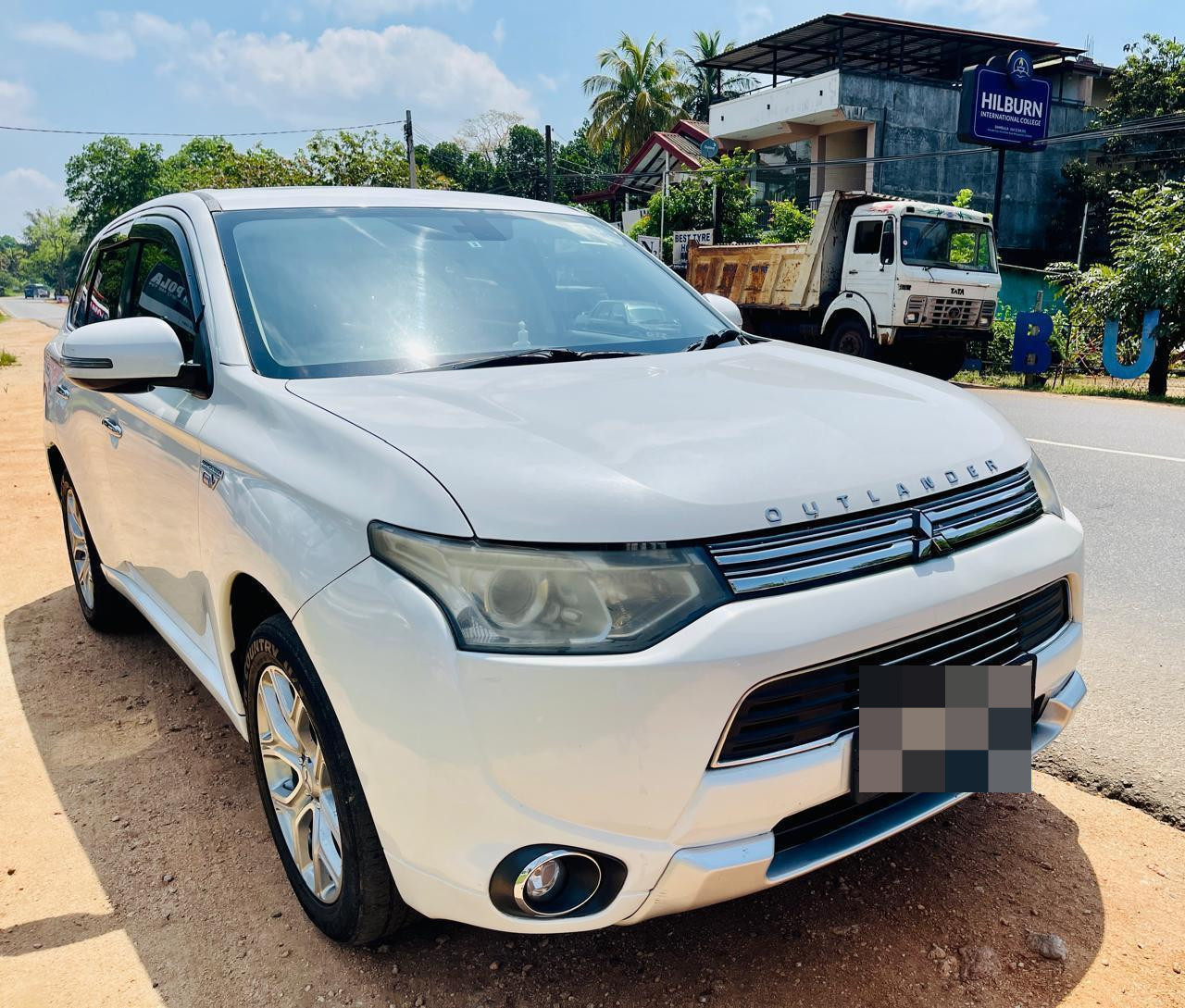 Mitsubishi Outlander 2015 - Used SUV sale in Sri Lanka - patpat.lk