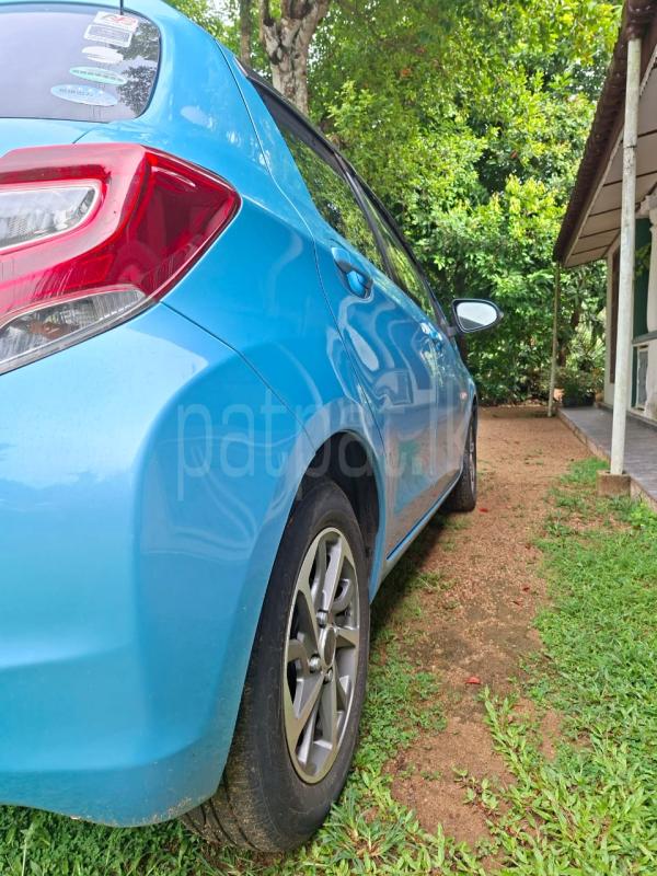 Toyota Vitz 2015 - பயன்படுத்தப்பட்டது கார் sale in Sri Lanka - patpat.lk