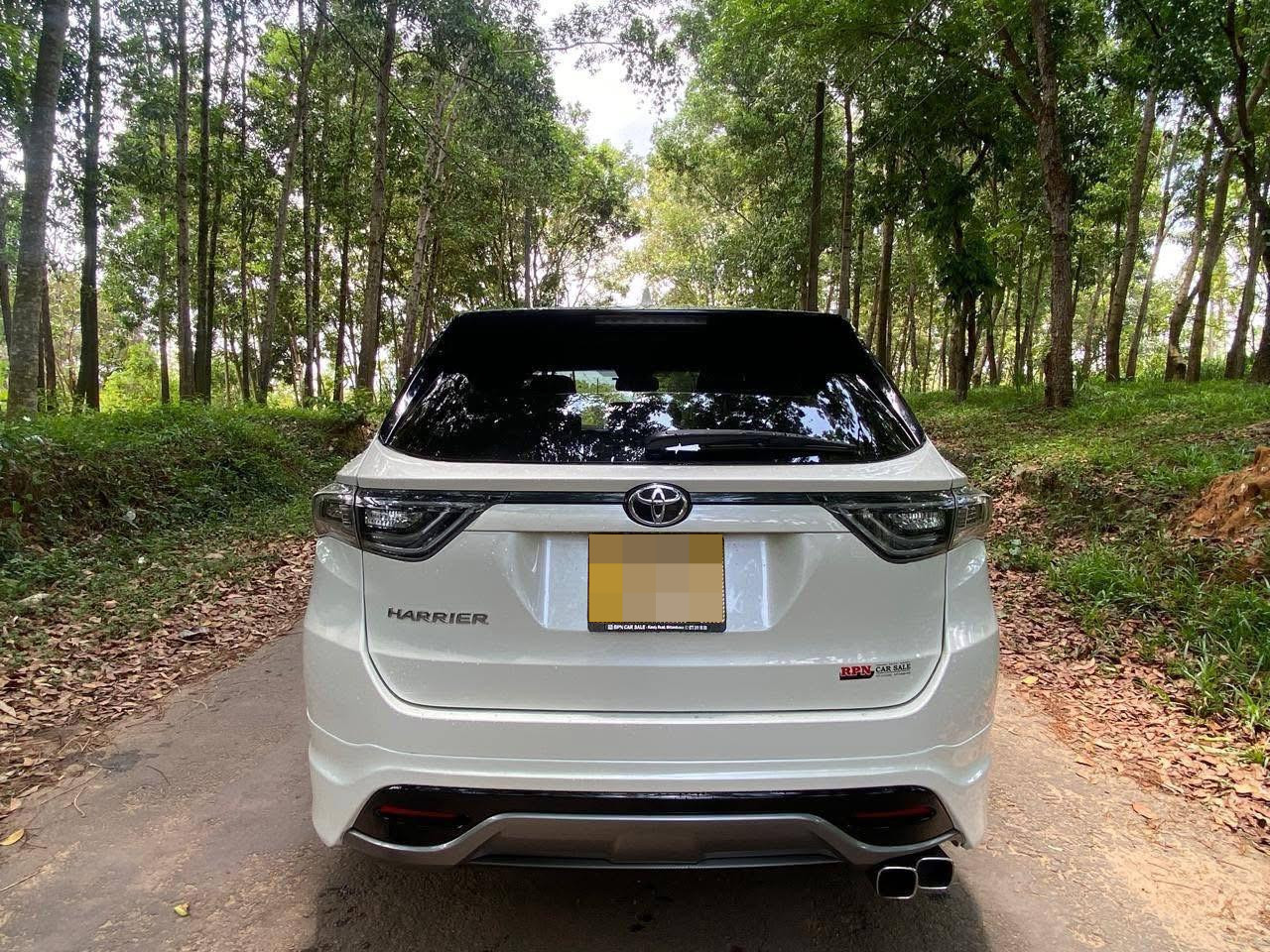 Toyota Harrier 2016 - பயன்படுத்தப்பட்டது SUV sale in Sri Lanka - patpat.lk
