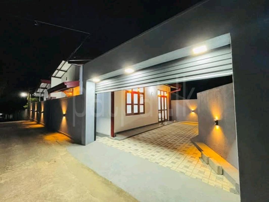 House for Sale in Athurugiriya
