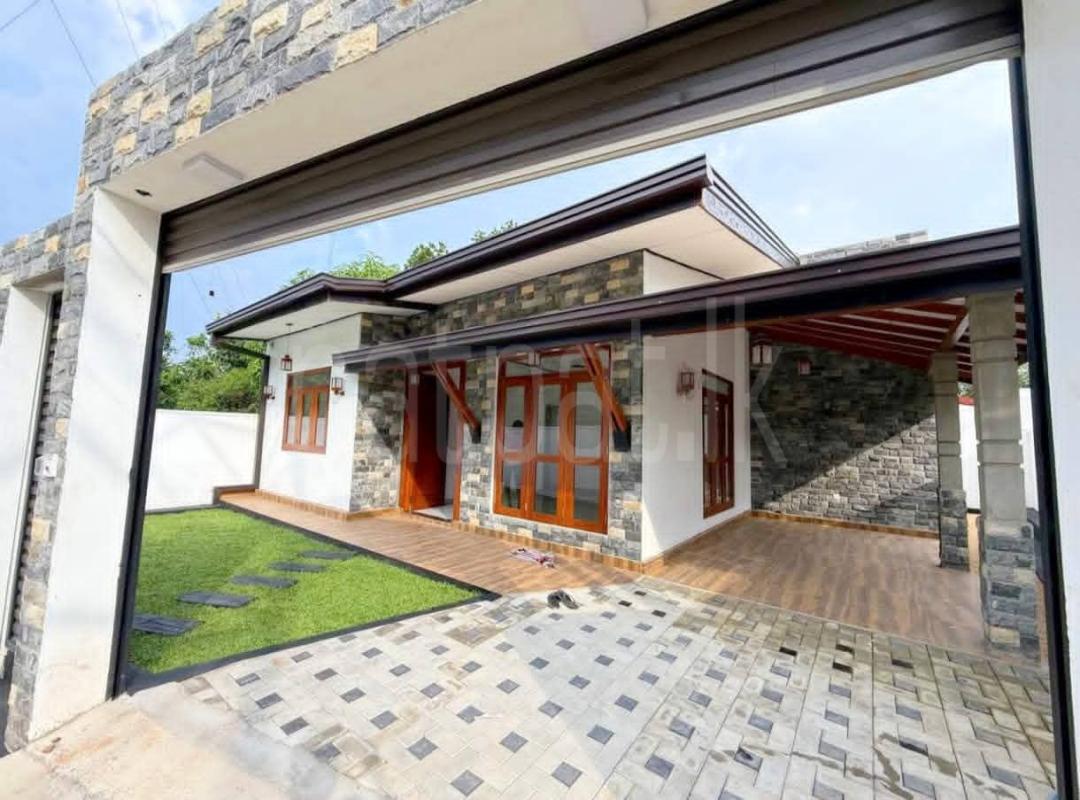 House for Sale in Athurugiriya