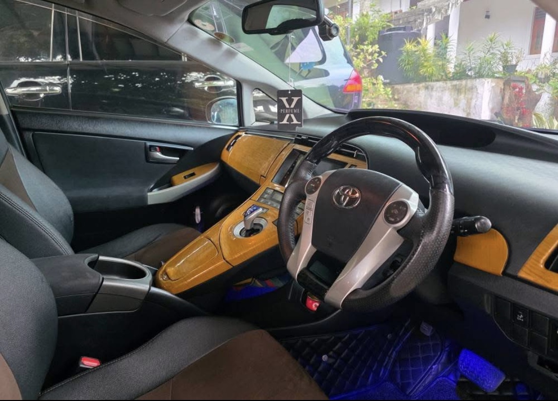 Toyota Prius 2013 - மறுசீரமைக்கப்பட்டது கார் sale in Sri Lanka - patpat.lk