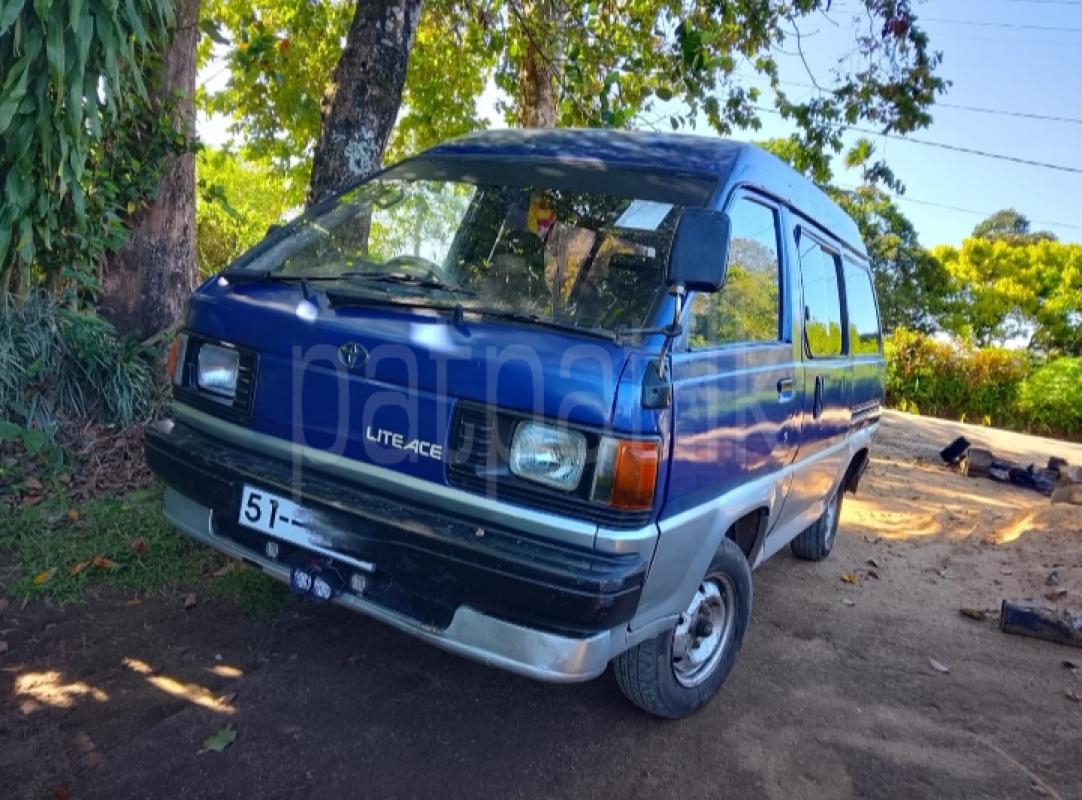 Toyota LITE ACE  1990 - பயன்படுத்தப்பட்டது வேன் sale in Sri Lanka - patpat.lk