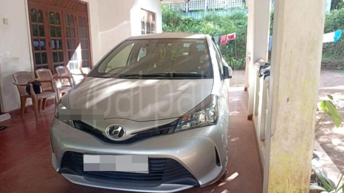 Toyota Vitz 2015 - பயன்படுத்தப்பட்டது கார் sale in Sri Lanka - patpat.lk