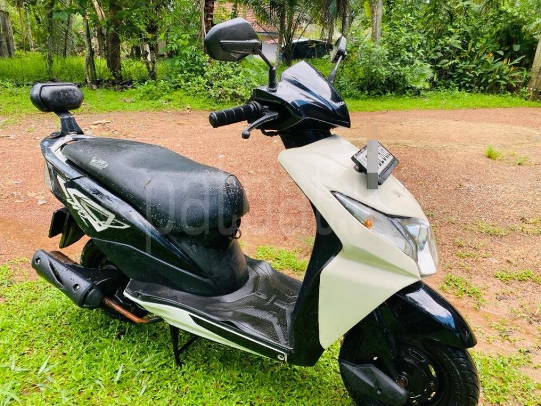 Honda Dio 2015 - பயன்படுத்தப்பட்டது பைக் sale in Sri Lanka - patpat.lk
