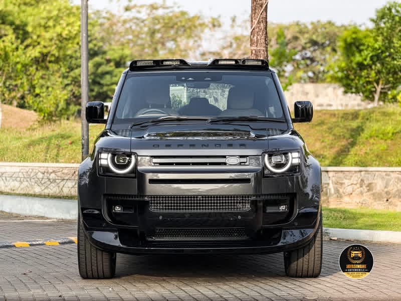 Land Rover Defender 2025