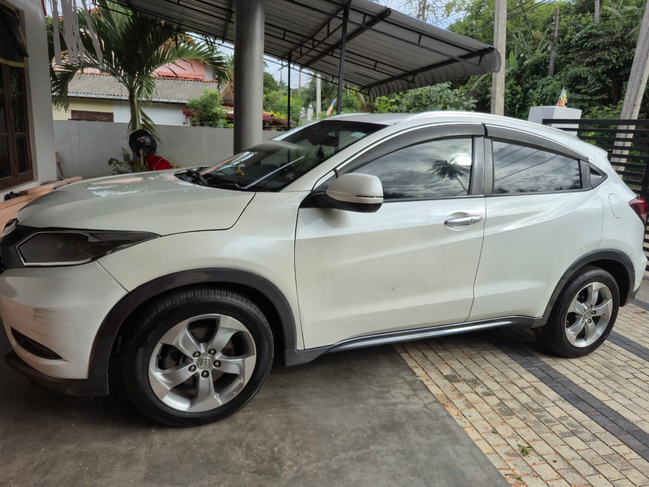 Honda Vezel 2013 - Used SUV sale in Sri Lanka - patpat.lk